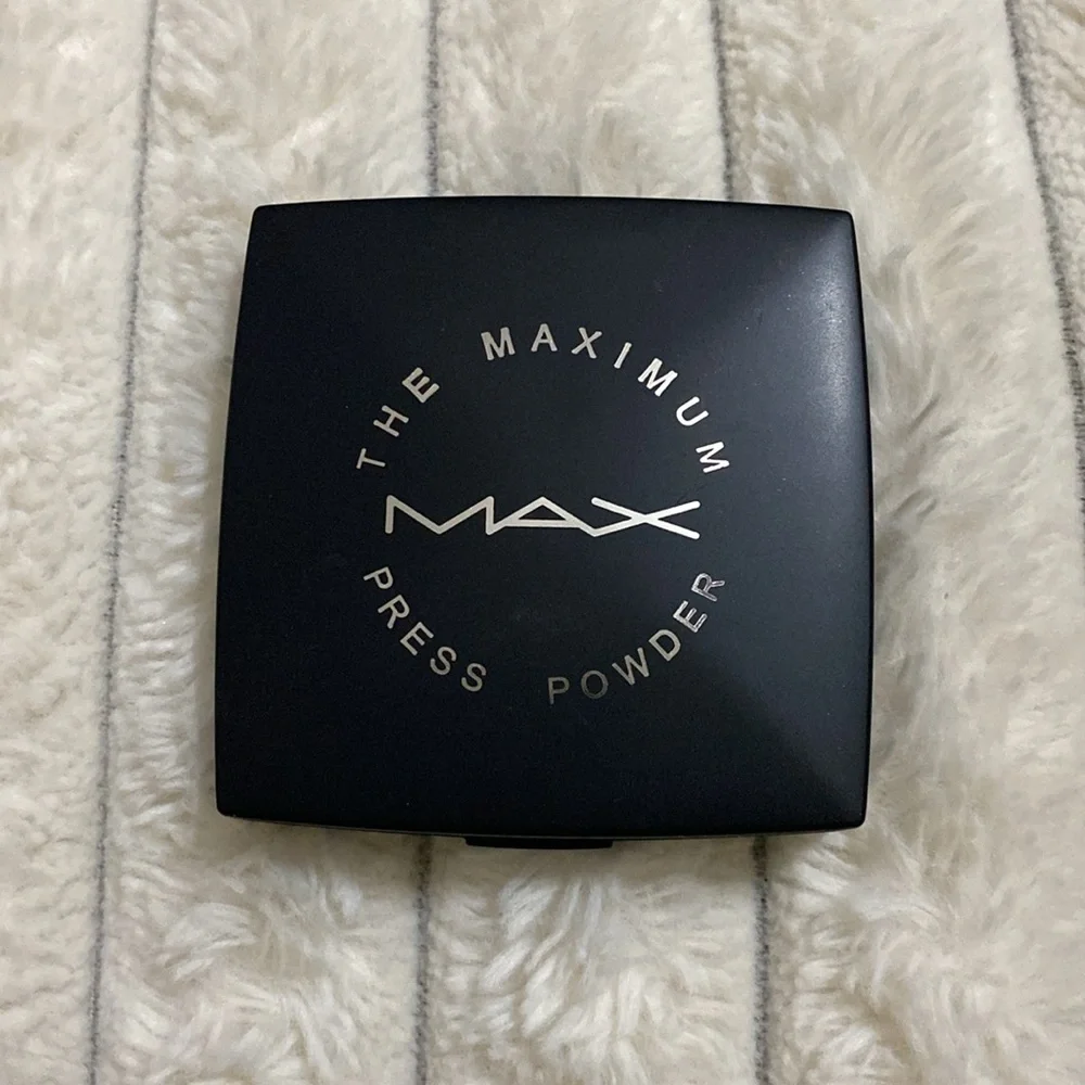 The Maximum Max Press Powder Color: Natural Beige MAX 803